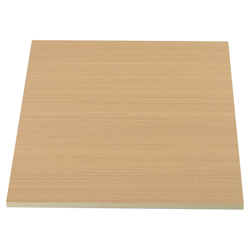 Šírka 1220 mm Lesklá polyesterová fólia s vysokou textúrou Bambusové drevené uhlie Drevená dyha Žlté jadro Koextrudovaný PVC panel
